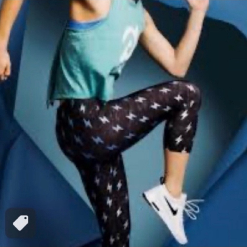 Peloton Terez Capri Lightning Bolt Leggings Size Medium-Like New